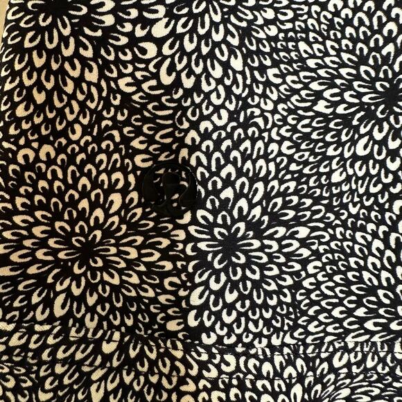 NWOT Lululemon Black & White Floral Tennis Skirt - Picture 4 of 6